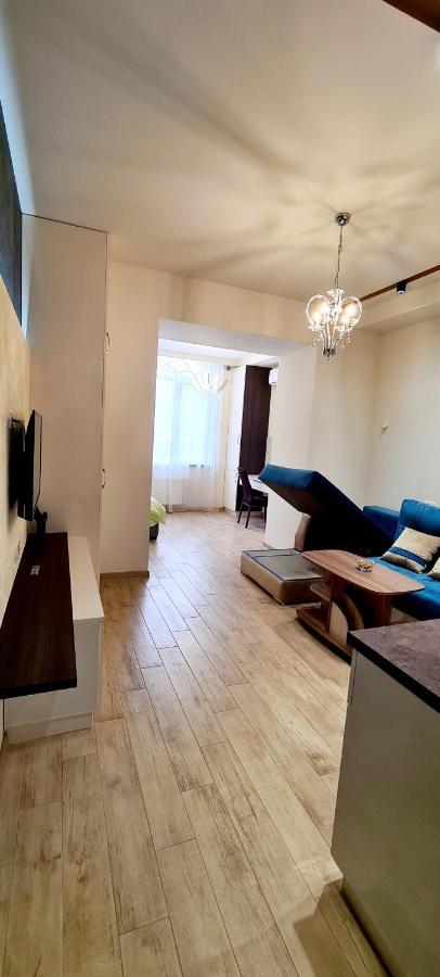 Deluxe Apartment In City Center Yerevan Exterior photo