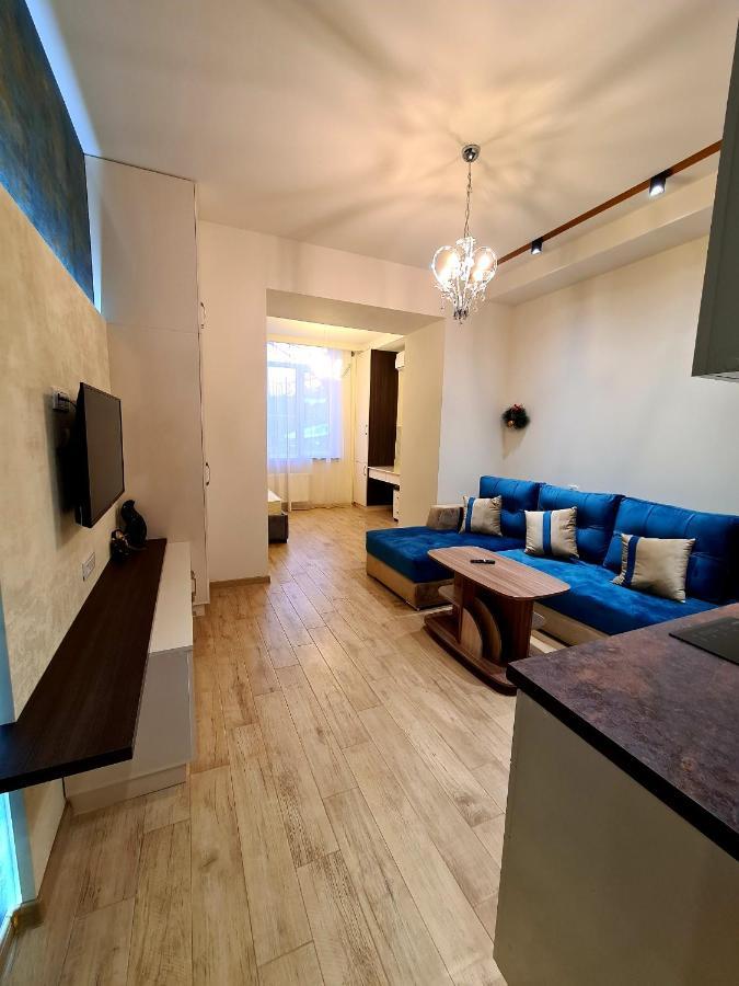 Deluxe Apartment In City Center Yerevan Exterior photo