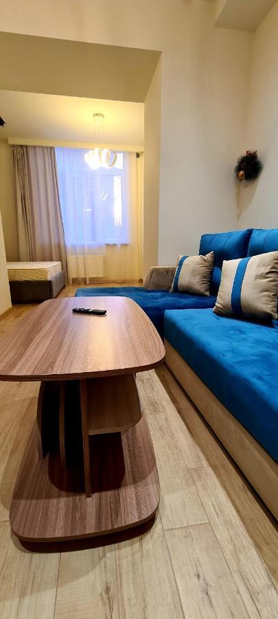 Deluxe Apartment In City Center Yerevan Exterior photo