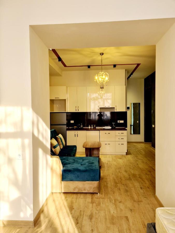 Deluxe Apartment In City Center Yerevan Exterior photo