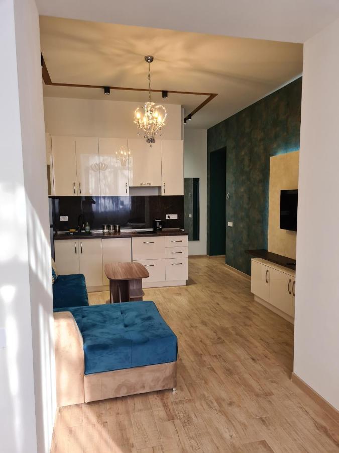 Deluxe Apartment In City Center Yerevan Exterior photo