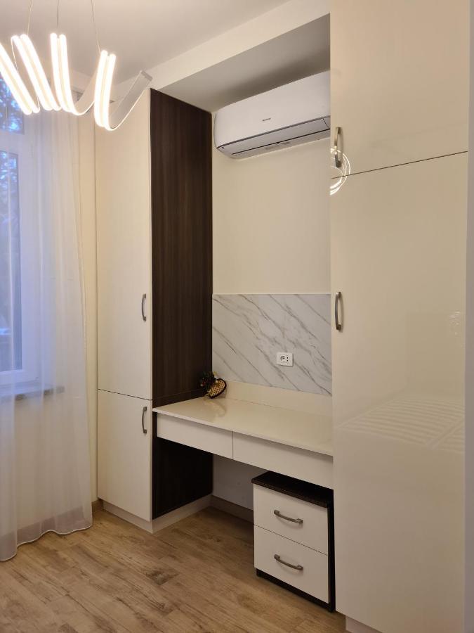Deluxe Apartment In City Center Yerevan Exterior photo